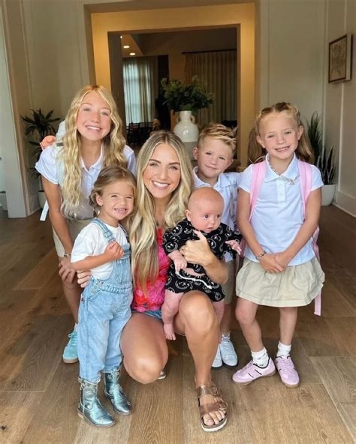 Allie Rowbottom Biography, Age, Height, Husband, Net Worth, Family ·