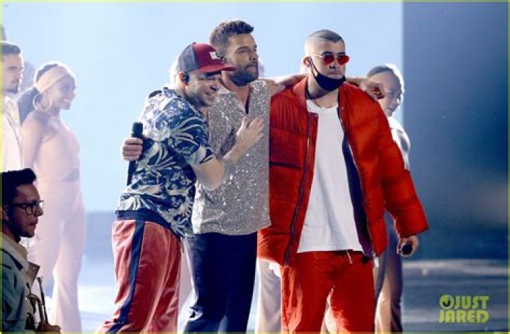 Bad Bunny Performance: Immersive And Unforgettable