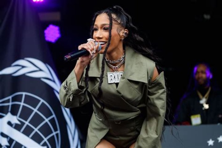 Bia Rapper- Net Worth, Age, Ethnicity, Boyfriend, Height, Career ·
