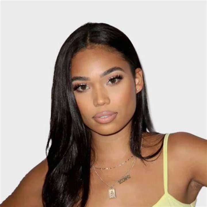 Briana Monique ·