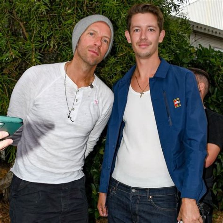 Chris Martin Net Worth, Age, Height, Bio, Birthday, Wiki! ·