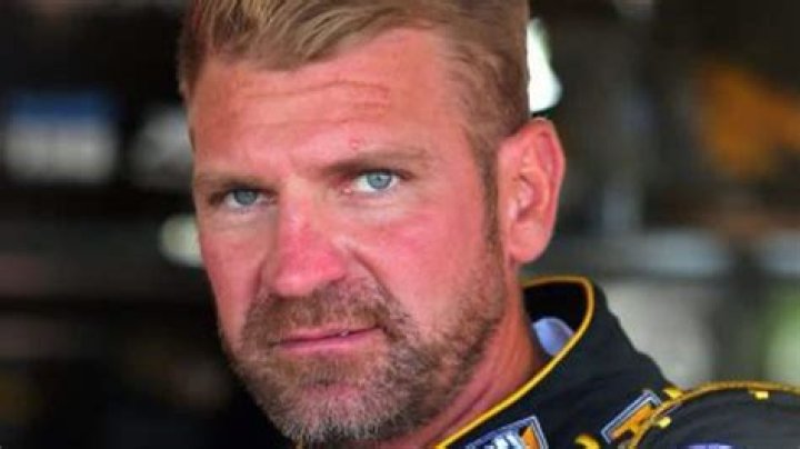 Clint Bowyer Biography, Age, Height, Wife, Titles, Wins, Net Worth, Salary, Instagram, Car Accident