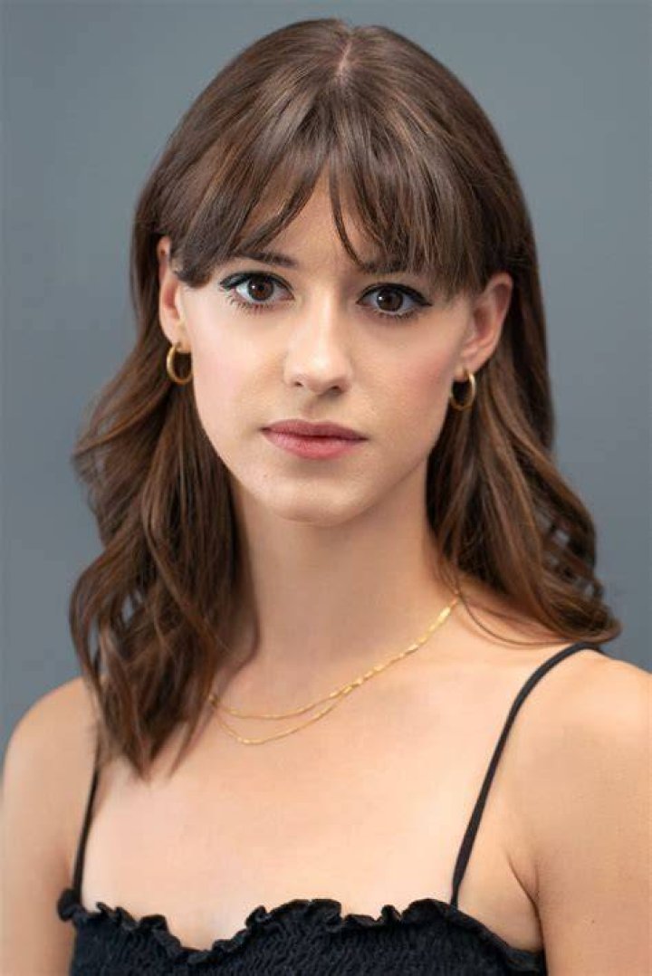 Daisy Edgar Jones ·