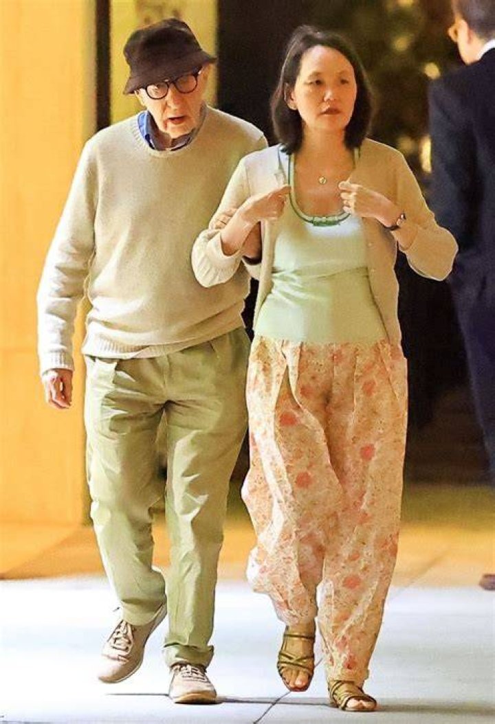 Damien Woodys Wife Nicole Woody ·