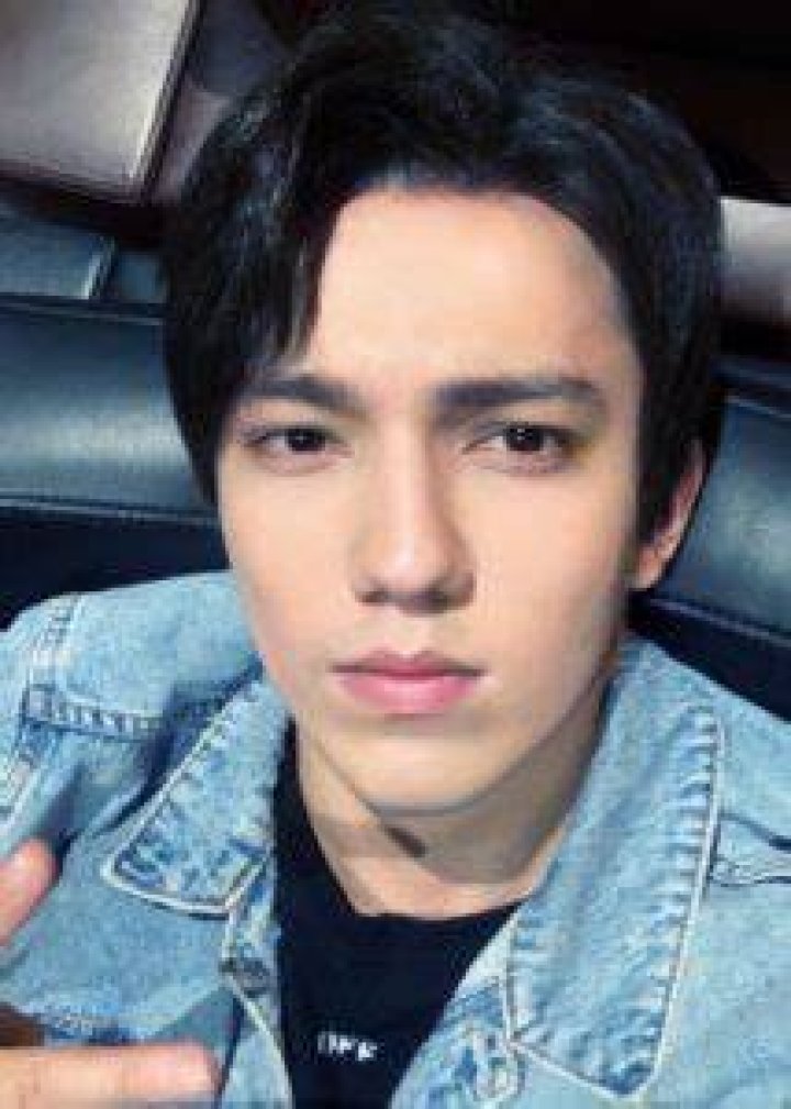 Dimash Kudaibergen Height, Weight, Age, Girlfriend, Family, Biography |