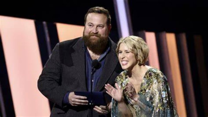 Do Ben and Erin Napier actually do the work? ·