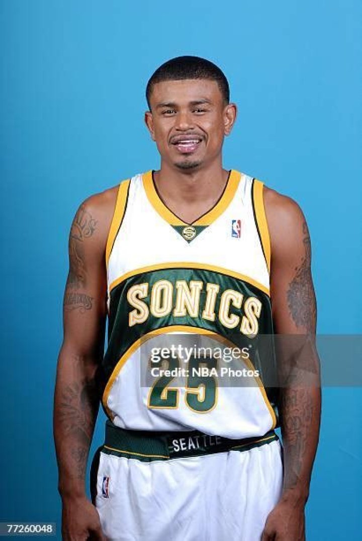 Earl Watson ·