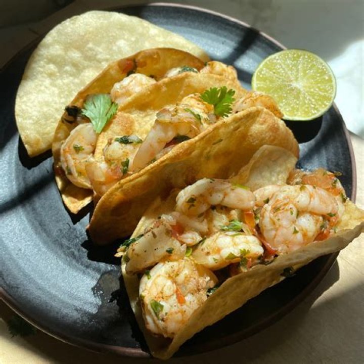 Feast Your Eyes On The Irresistible "Kylie Jenner Eating Shrimp Taco" Discovery