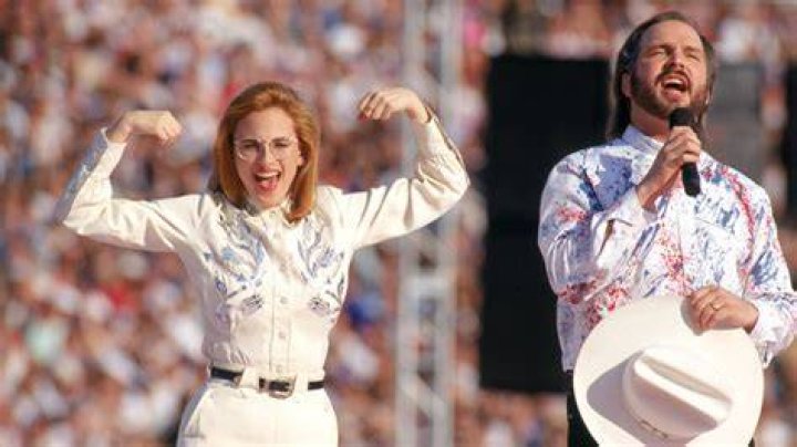 Garth Brooks Almost Left The 1993 Super Bowl An Hour Before His Performance. Here's Why