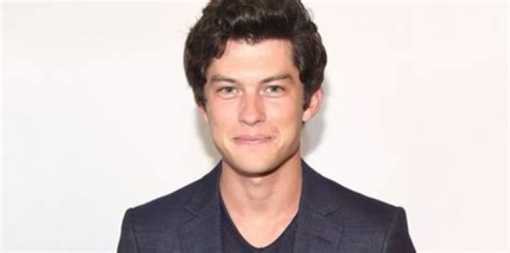 Graham Phillips Bio (Wiki) ·
