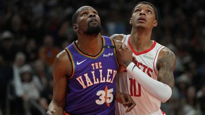 Jabari Smith Jr commits rookie on rookie crime against Keegan Murray with a vicious sla ·