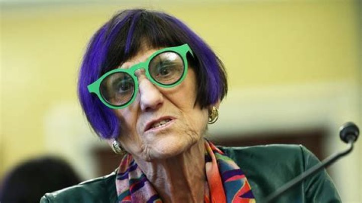 JadeVlog | Rosa Delauro