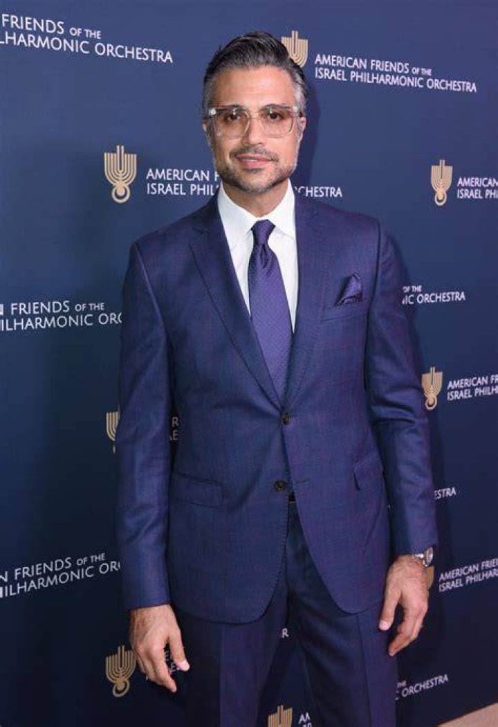 Jaime Camil Height, Weight, Net Worth, Age, Birthday, Wikipedia, Who, Instagram, Biography