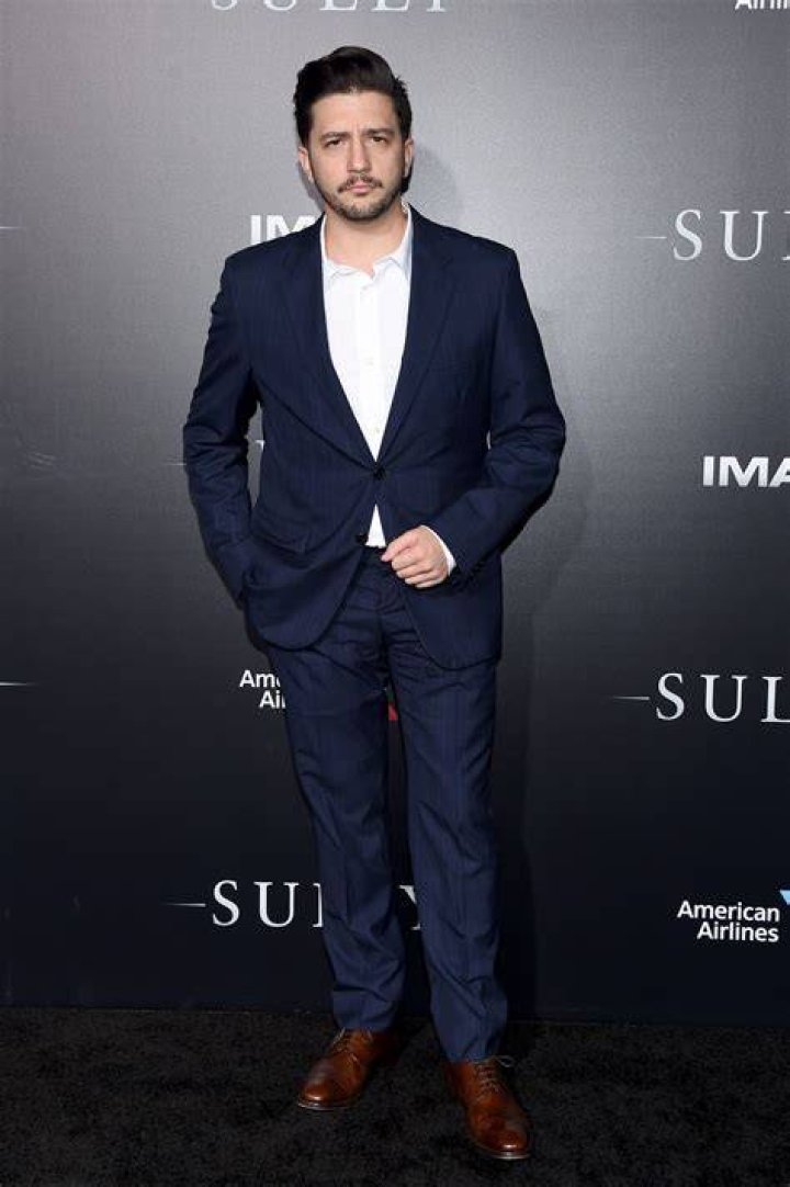 John Magaro's Height, Net Worth, Body, Relationships, Biography |