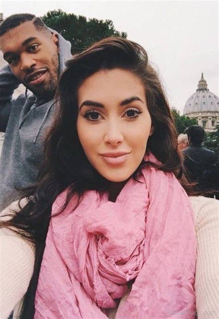 Julius Peppers Wife, Son, Girlfriend, Brother, Family, Height, Facts