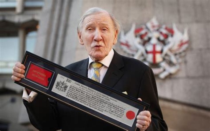 Leslie Phillips | Net Worth