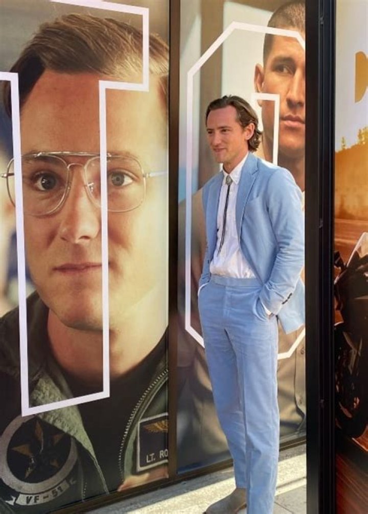 Lewis Pullman Height, Weight, Age, Girlfriend, Family, Facts, Biography |