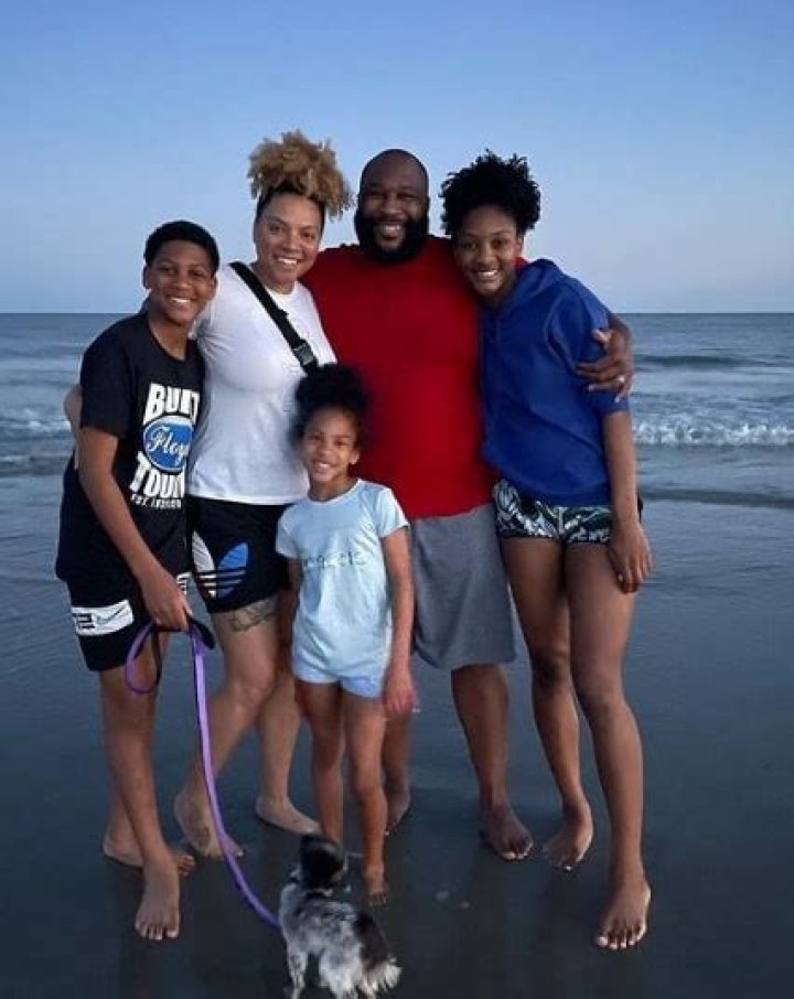Marcus Spears is Married to Wife: Aiysha Smith. Kids. |