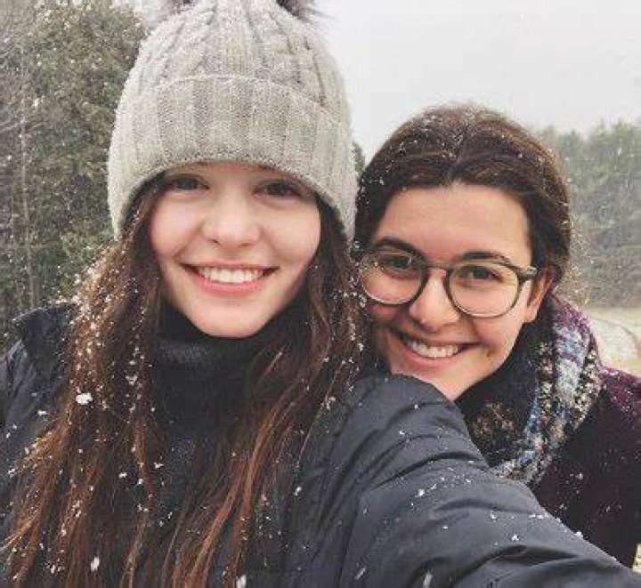 Meet Sara Waisglass’s Sister Carly Waisglass, Her Parents, And Her Estimated Net Worth