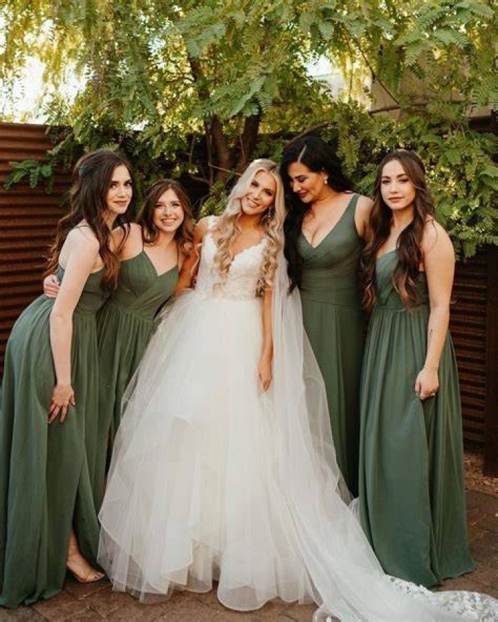 Mother Sami Kotb will pick up the wedding dress for the wedding of Hoda Kotb! |