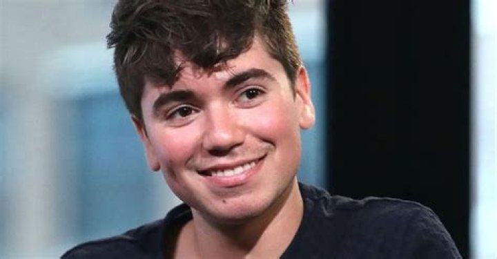 Noah Galvin Biography, Age, Height, Wife, Net Worth, Family