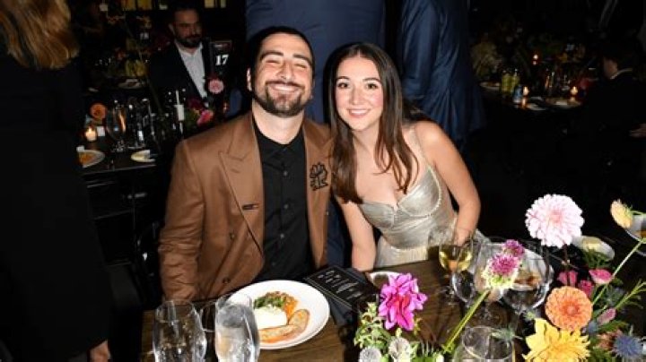 Noah Kahan's Relationship Status Explored
