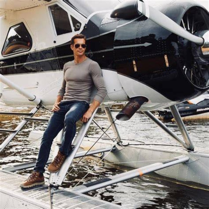 Stephen Huszar Height, Weight, Age, Spouse, Biography, Family
