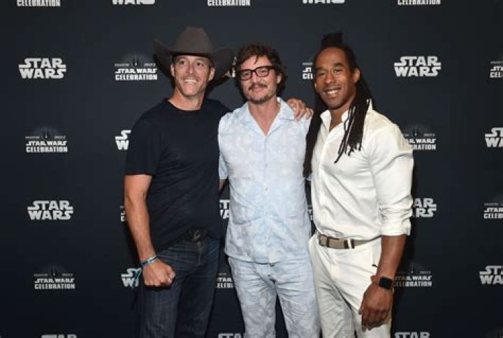 Who is Lateef Crowder dos Santos Dating Now